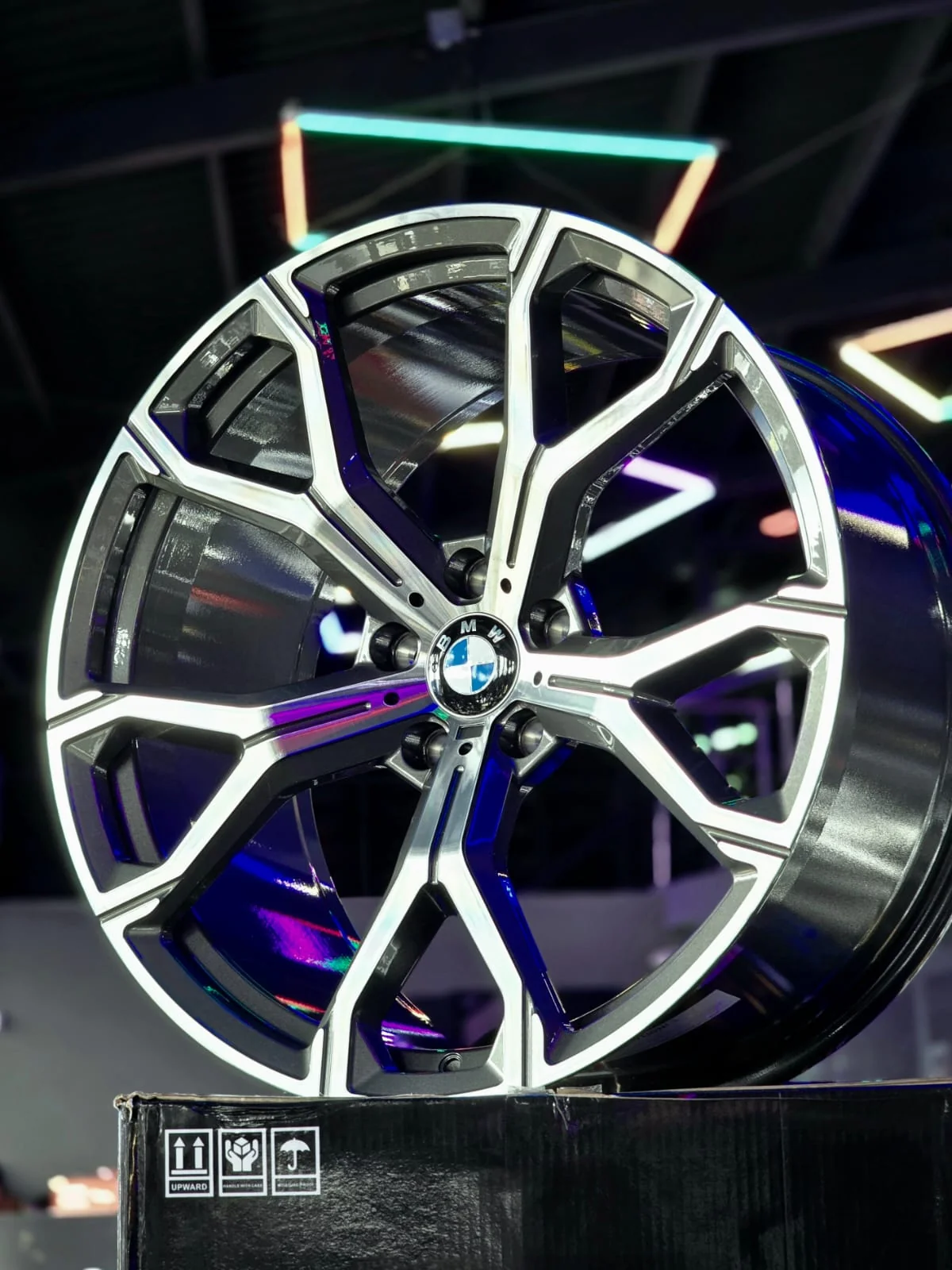 AV1BMW5H-01 21X10 5X120 ET40 CB74.1 + AV1BMW5H-02 21X11 5X120 ET37 CB74.1