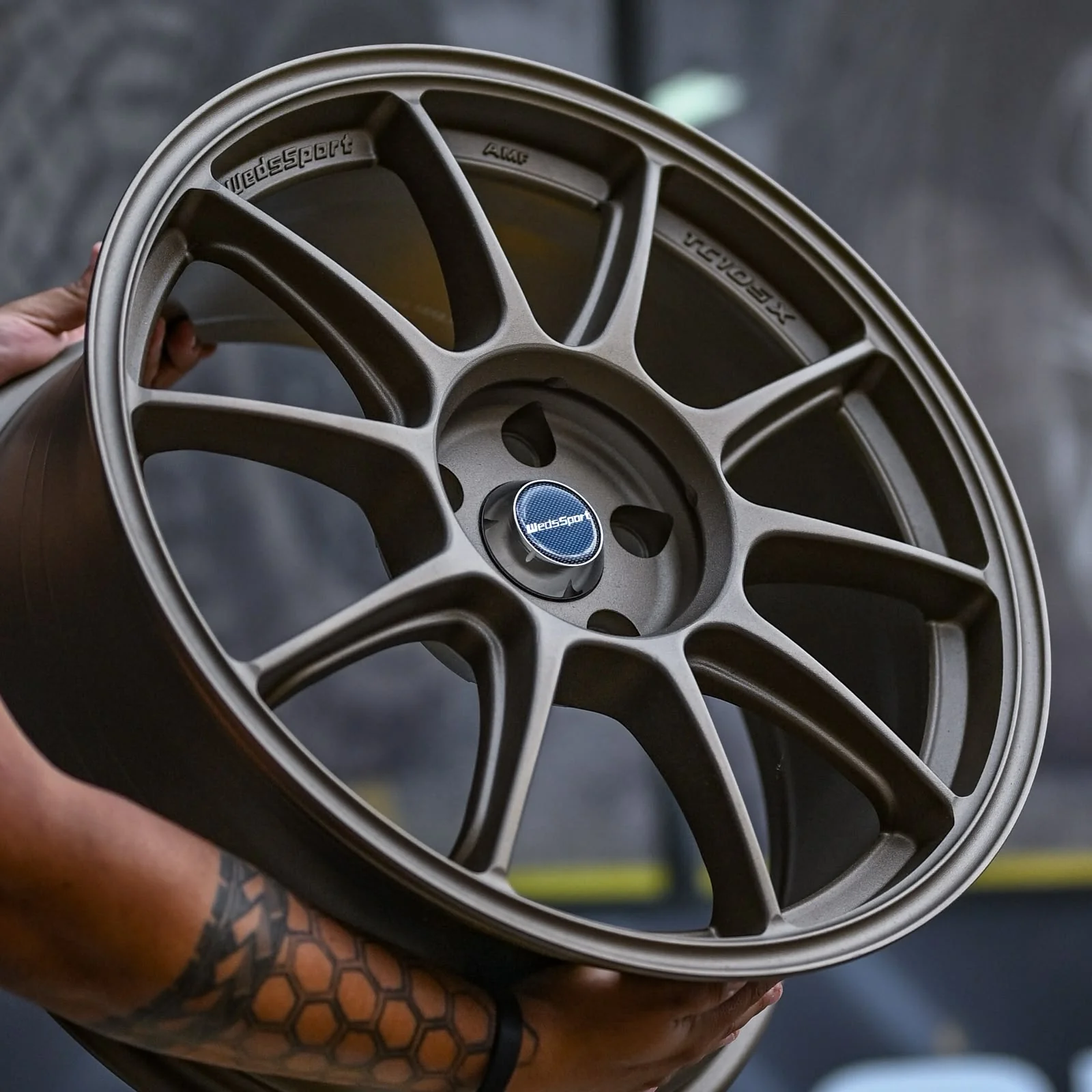 AD85H-236 18X8.5 5X114.3 ET38 CB73.1