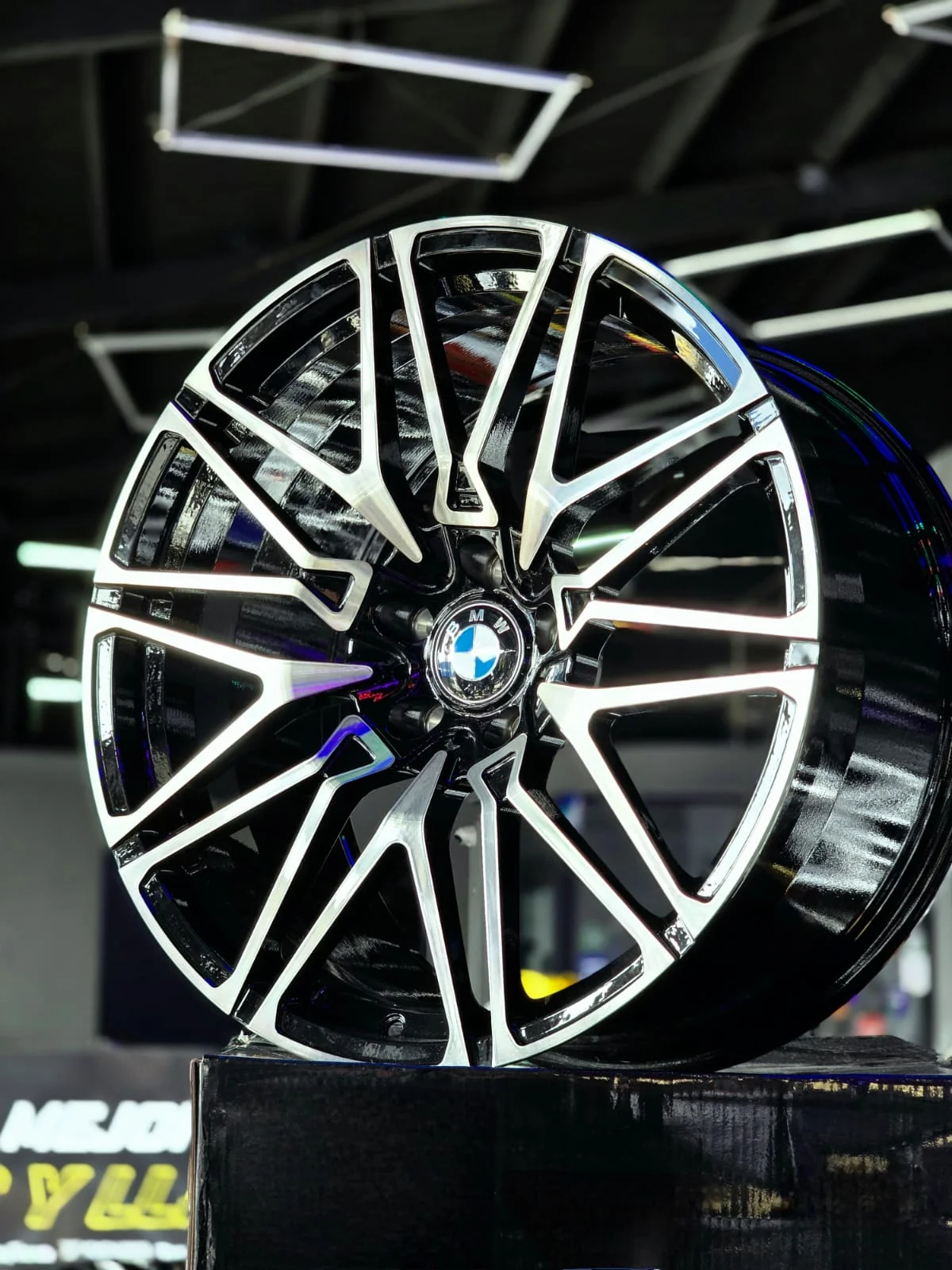 AV1BMW5H-03 21X10 5X120 ET40 CB74.1 + AV1BMW5H-04 21X11 5X120 ET37 CB74.1