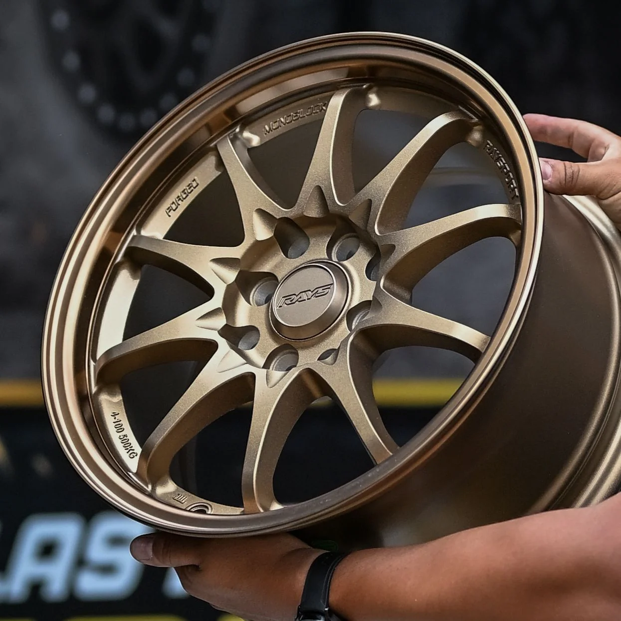 AQX74H-628 15X7 8X100/114.3 ET35 CB73.1