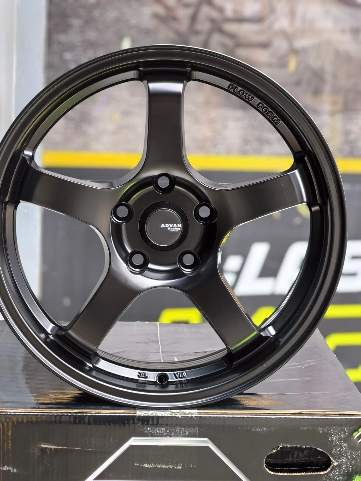 AD85H-158 18X8 5X114.3 ET38 CB73.1