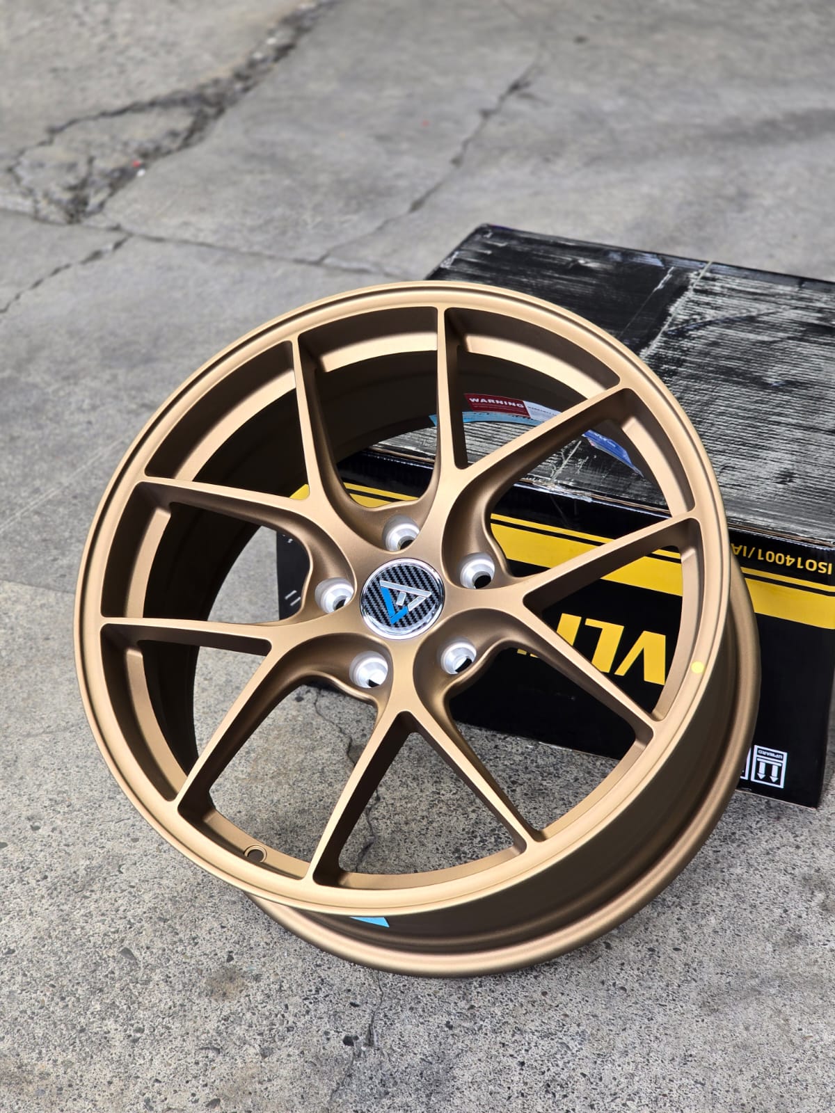 AD85HT-09 18X8 5x108 ET38 CB73.1