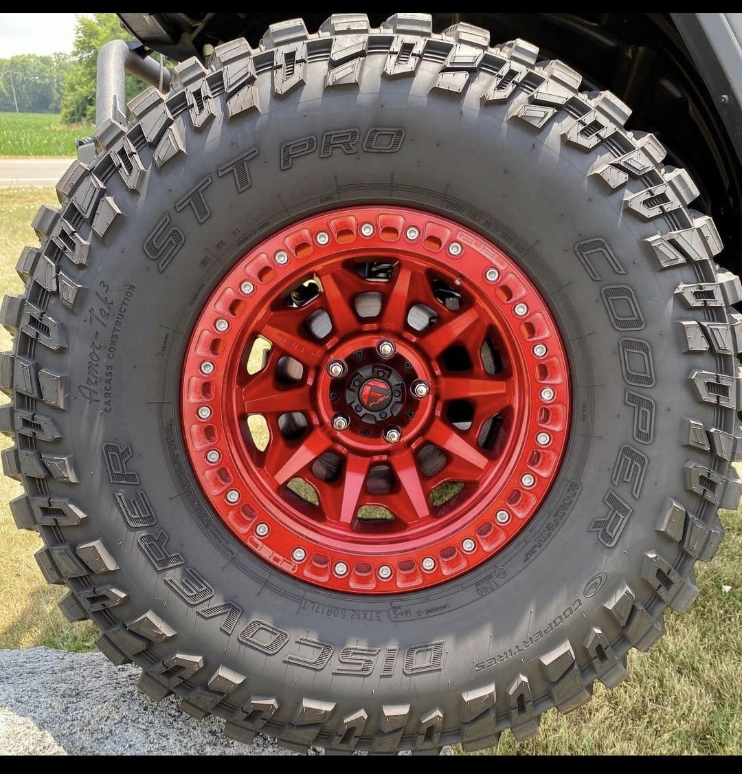 305/65R17 Cooper Discoverer STT PRO MT