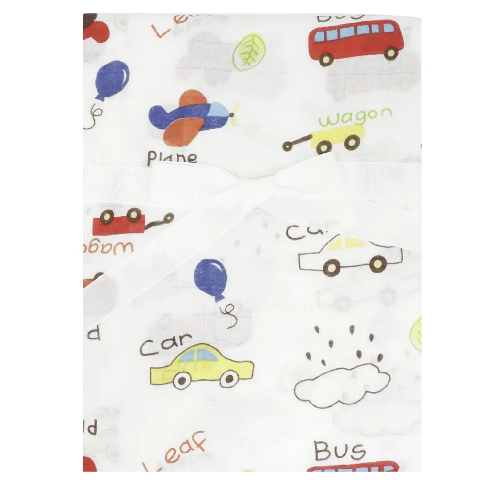 Frazada blanca con estampado de vehículos para bebé niño