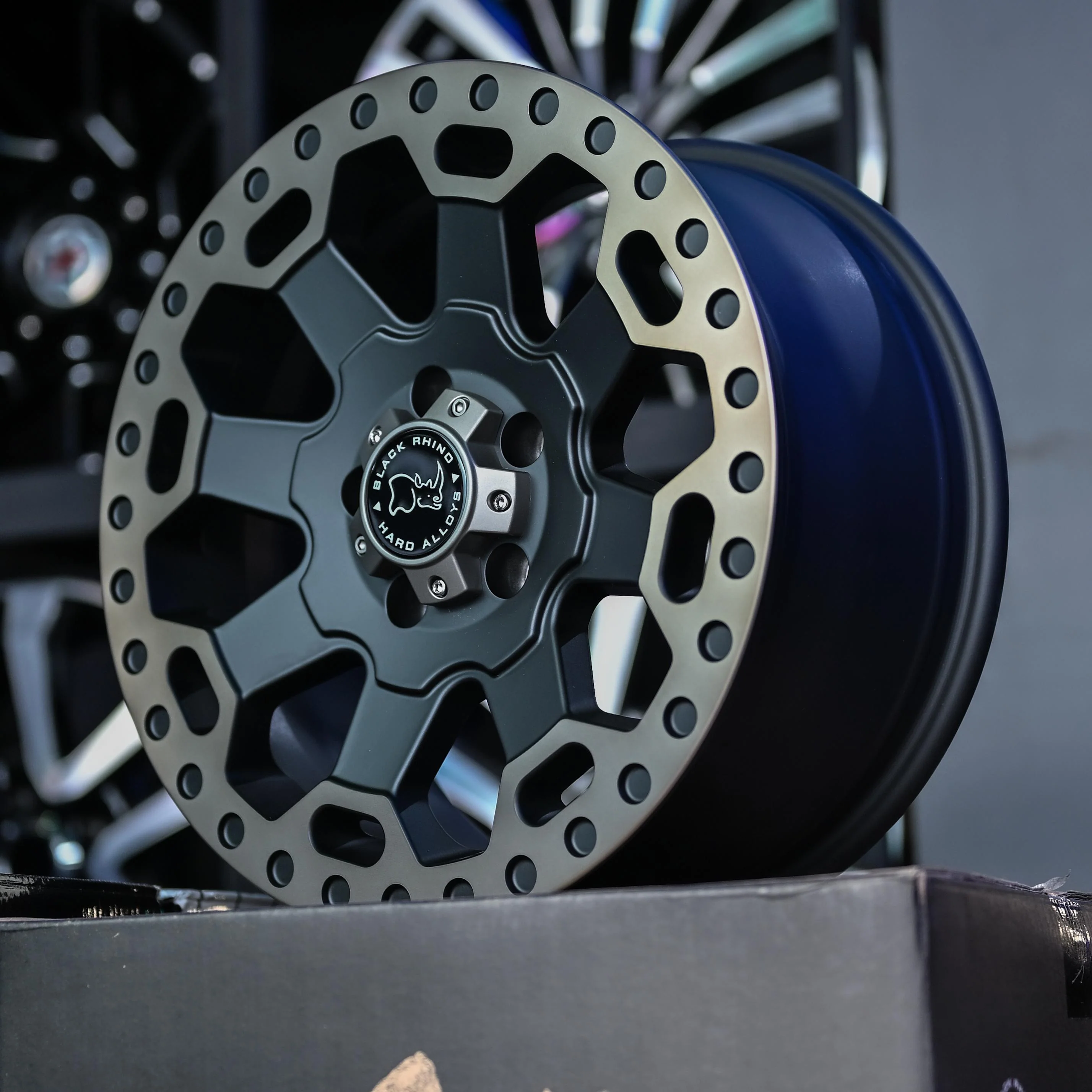 AOD7BMW5H-8 BLACK RHINO WARLORD 17X8 5X120 M-BLK DDT ET35 76