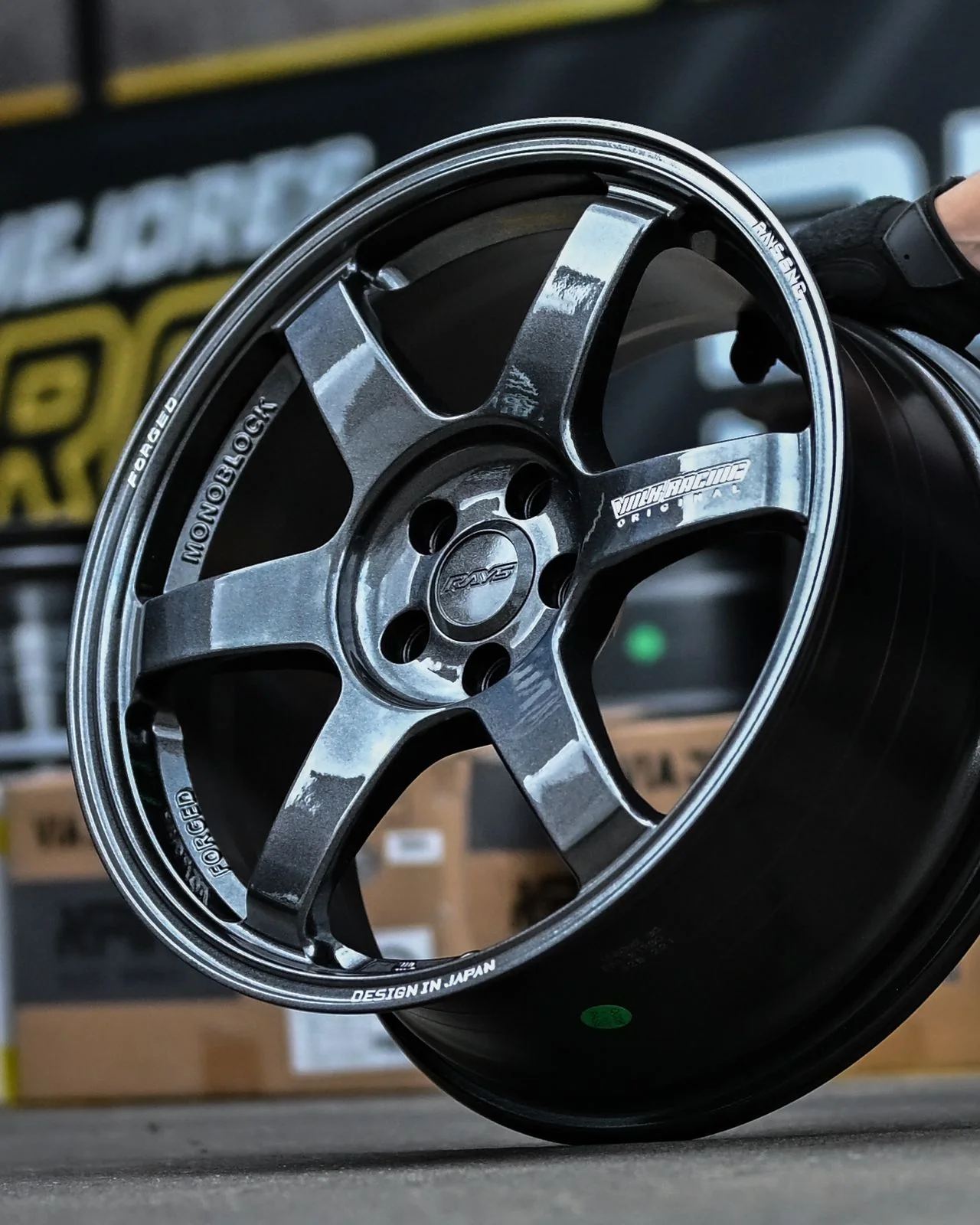 AD85H-229 18X8.5 5X114.3 ET42 CB73.1