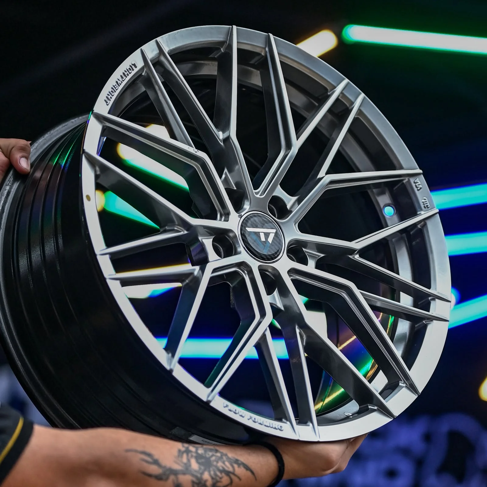AD85HT-07 18x8 5X108 ET38 CB63.4
