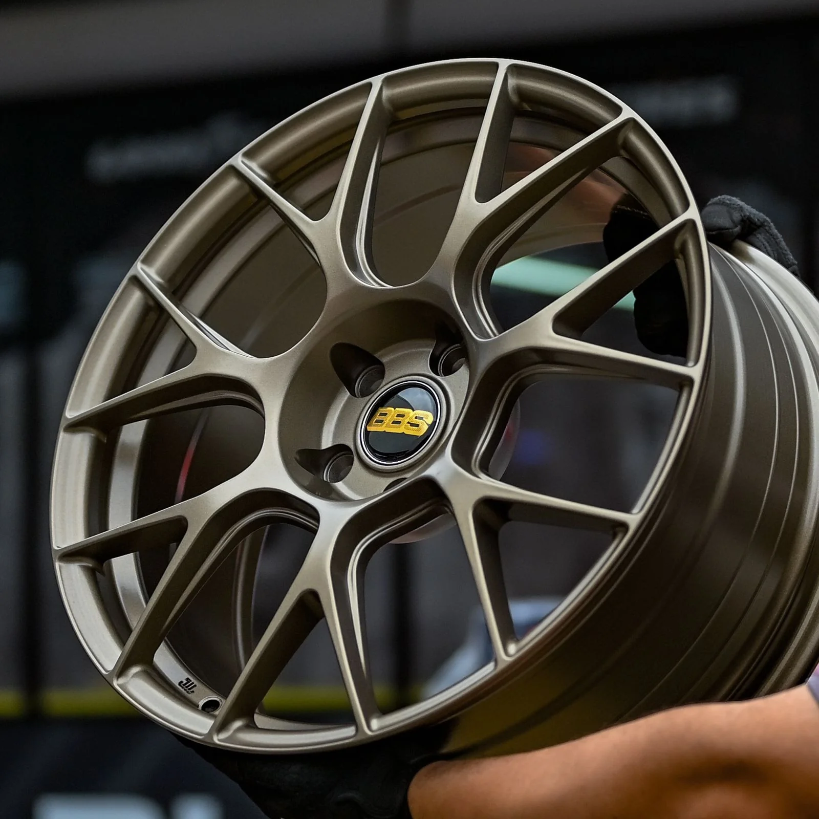 AD85HT-27 18X8 5X108 ET40 CB73.1
