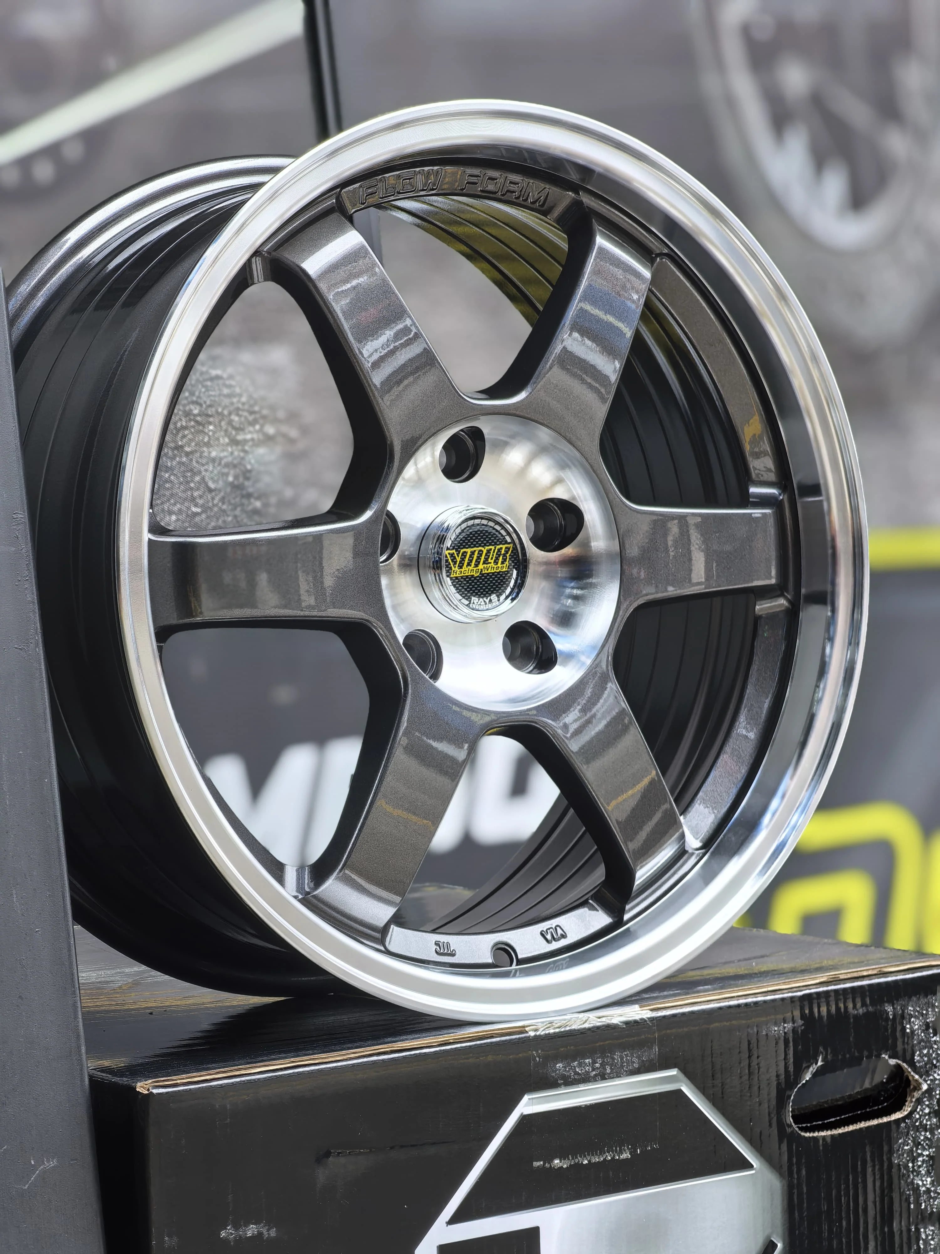 AD85H-163 18x8 5X114.3 ET38 CB73.1