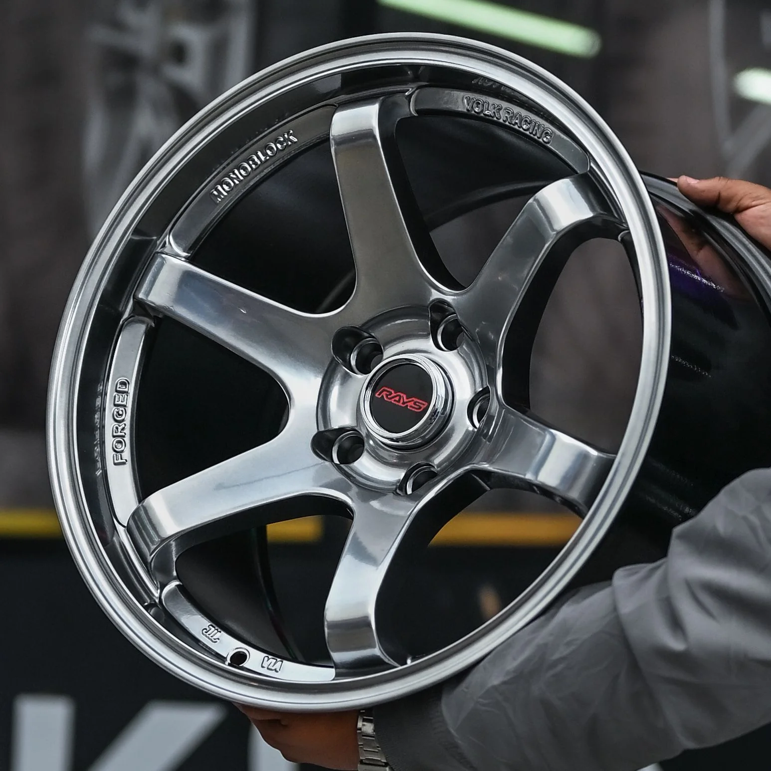 AD75H-533 17x10 5x114.3 ET20 CB73.1