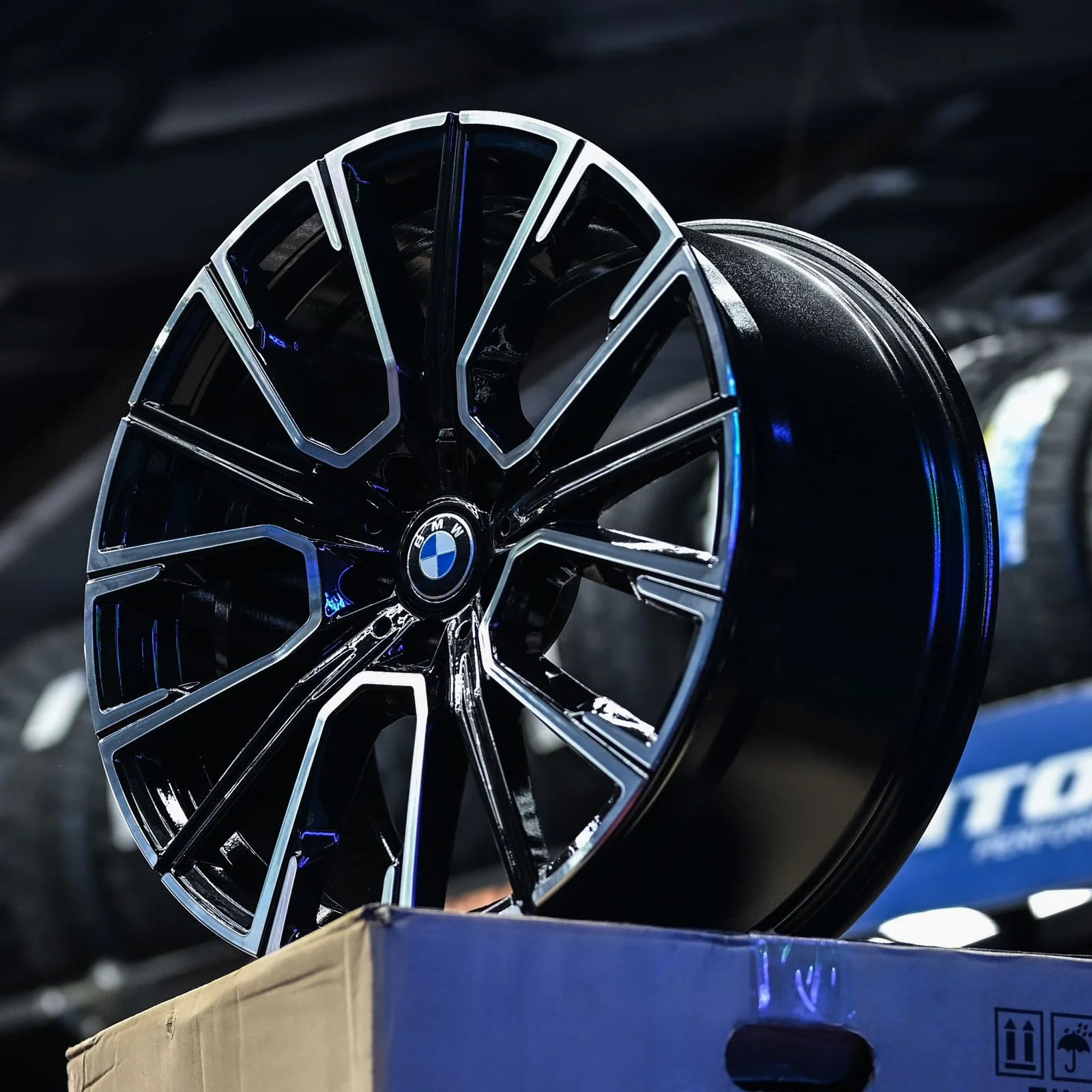 AV5HM-22 20x8.5 5x112 ET25 CB66.5 + AV5HM-23 20X9.5 5X112 ET30 CB66.5