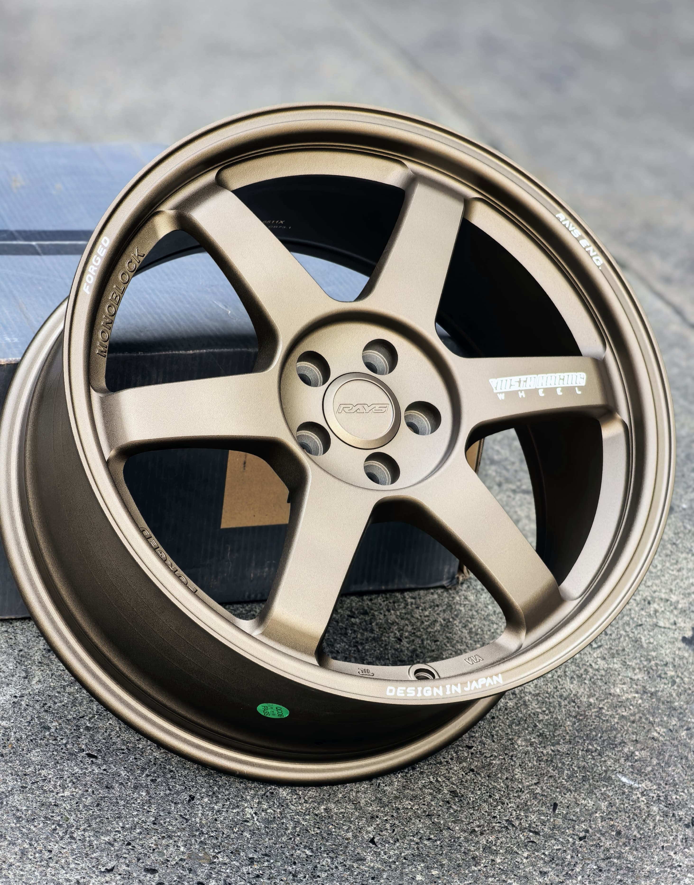 AD85HT-24 18X8.5 5X108 ET42 CB73.1