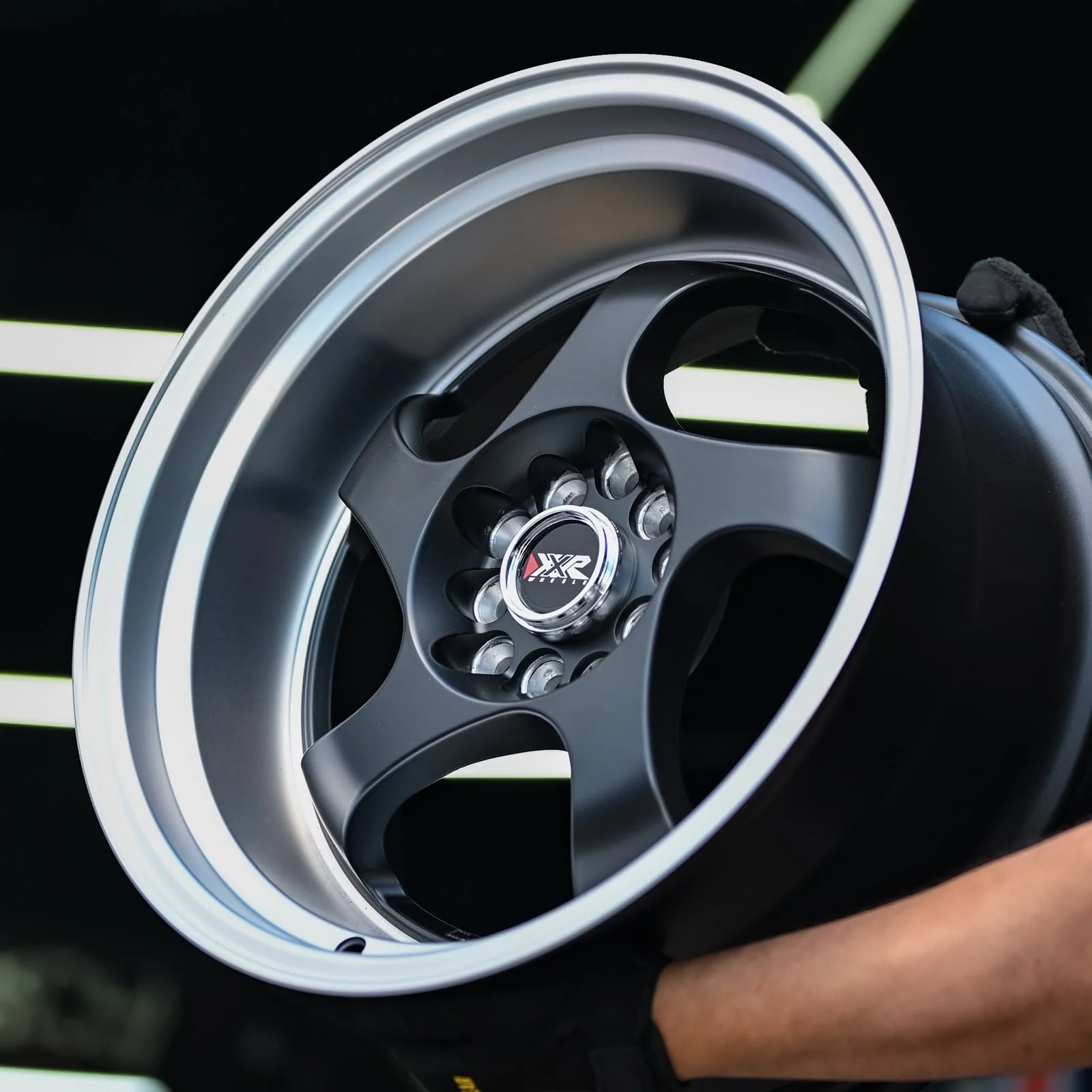 AD75H-577 17X9.0 10X100/114.3 ET15 CB73.1