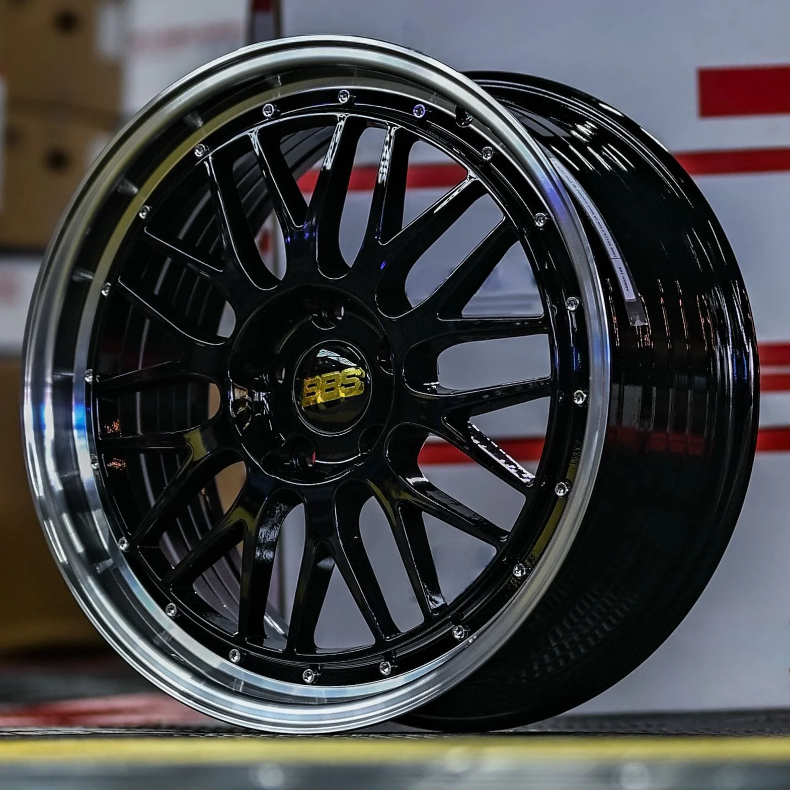 AD85H-168 18X8 5X114.3 ET40 CB73.1