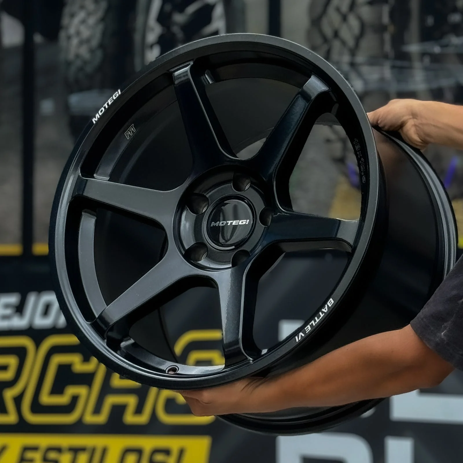 AOD7BMW5H-16 MOTEGI BATTLE VI 18X10.5 5X120 ET25 CB74