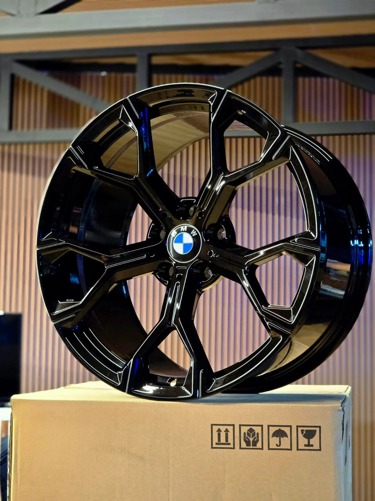 AV1BMW5H-09 21X9.5 5X120 ET37 CB74.1 + AV1BMW5H-10 21X10.5 5X120 ET43 CB74.1