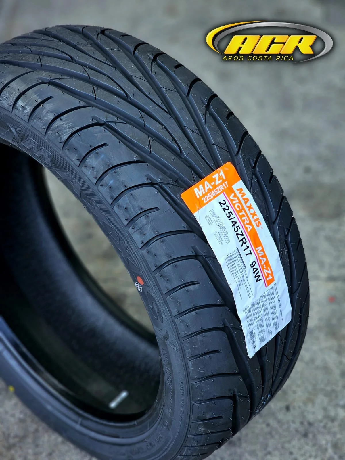 225/45R17 Maxxis Victra Z1