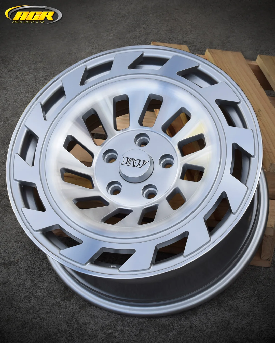 AD75H-07 17X8 5X114 ET30 CB73.1