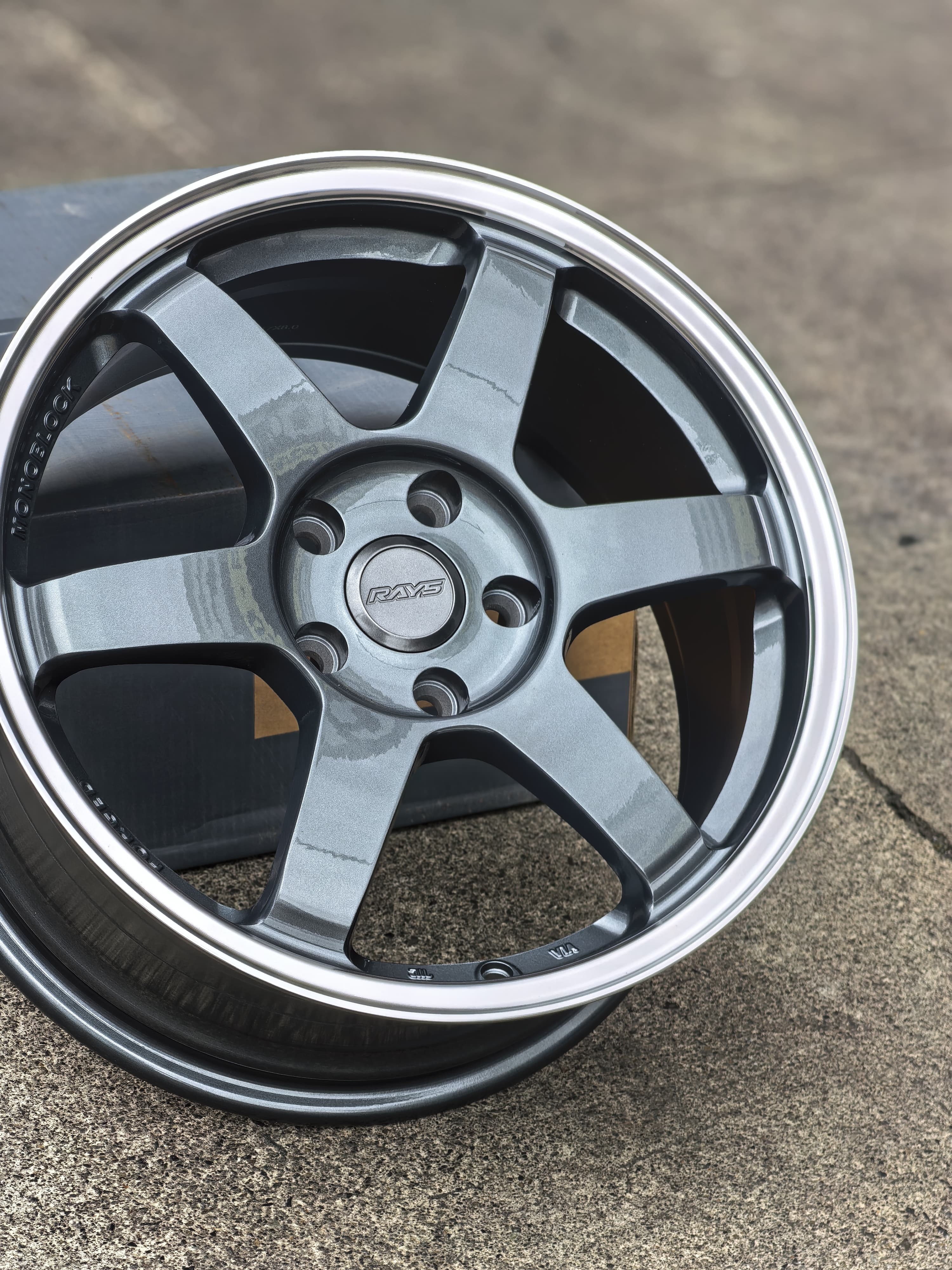 AD85HG-55 18X8.5 5X112 ET42 CB73.1
