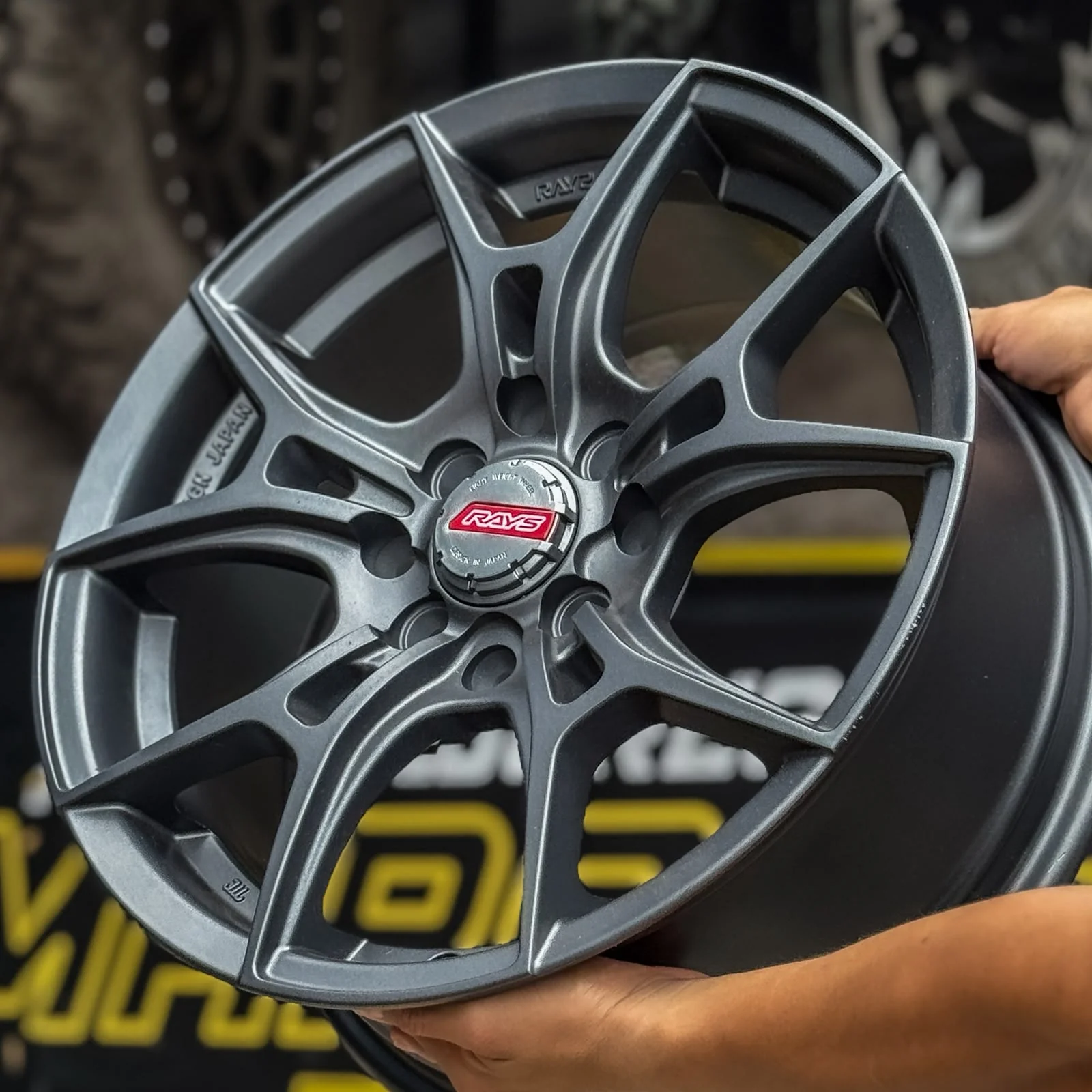ADX84H-132 16X7 8X100/114.3 ET38 CB73.1