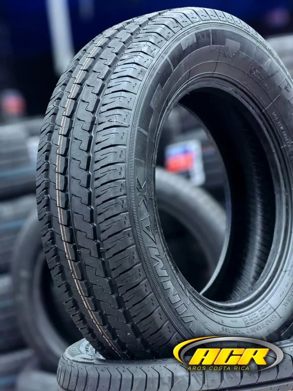 215/70R15C Vinmax Plus V03 8PR