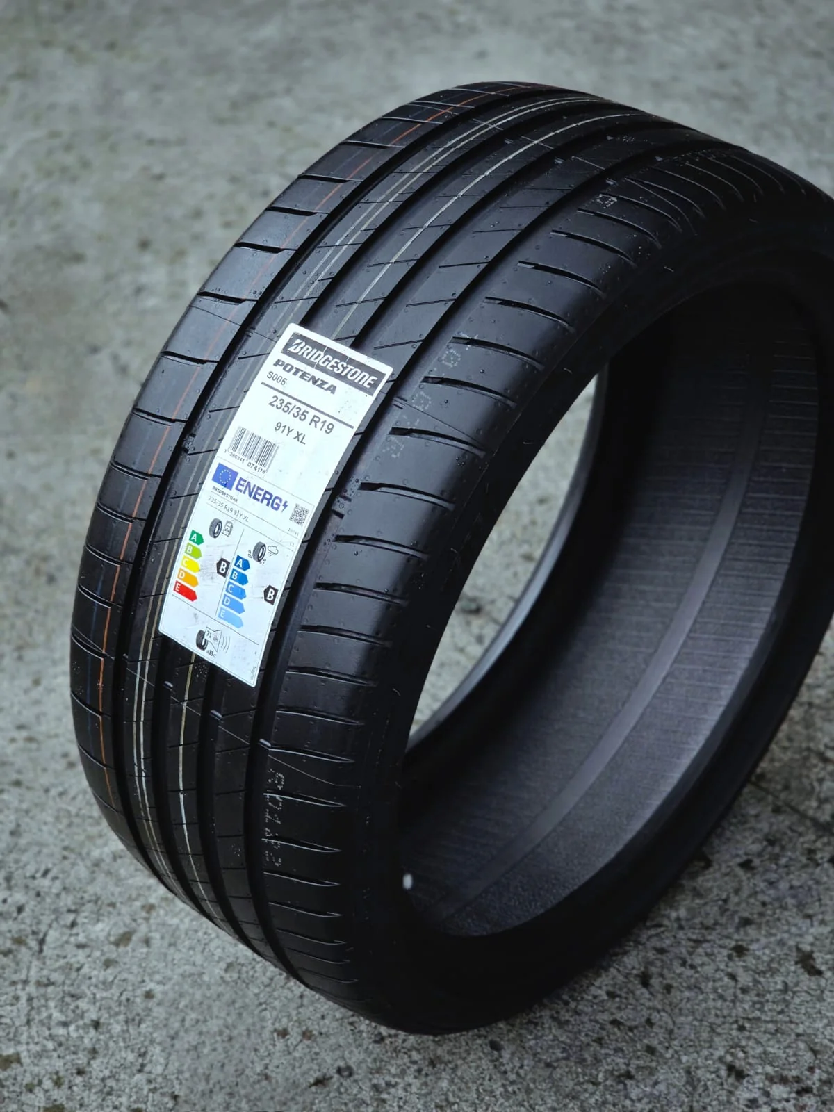 235/35R19 Bridgestone Potenza S005