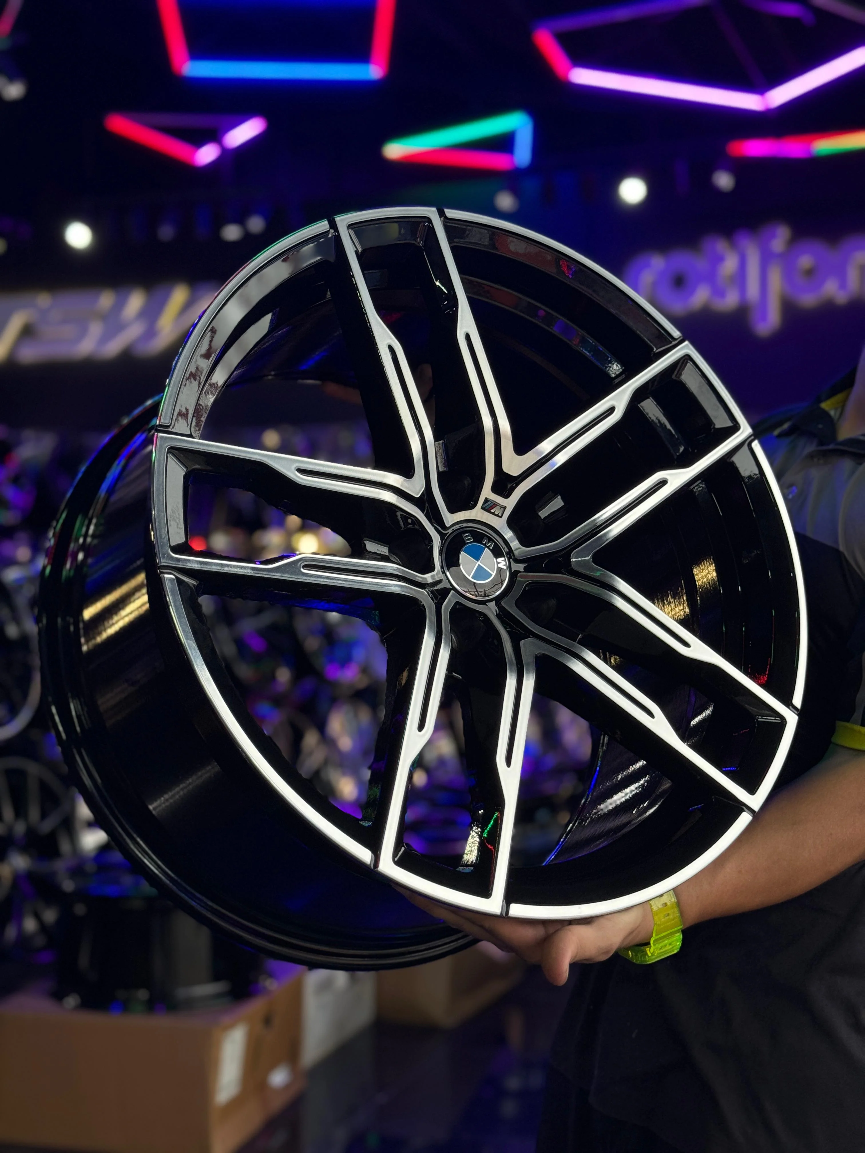 AD9M5H-84 19X8.5 5X112 ET30 CB66.5 + AD9M5H-85 19X9.5 5X112 ET35 CB66.5