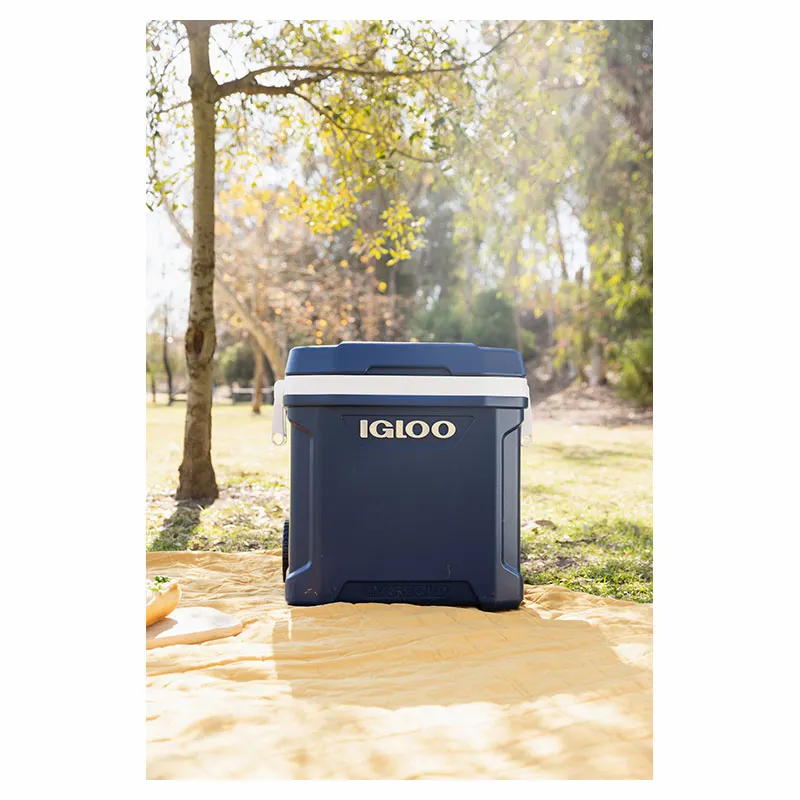 Hielera Latitude 58 Litros azul incluye ruedas Igloo