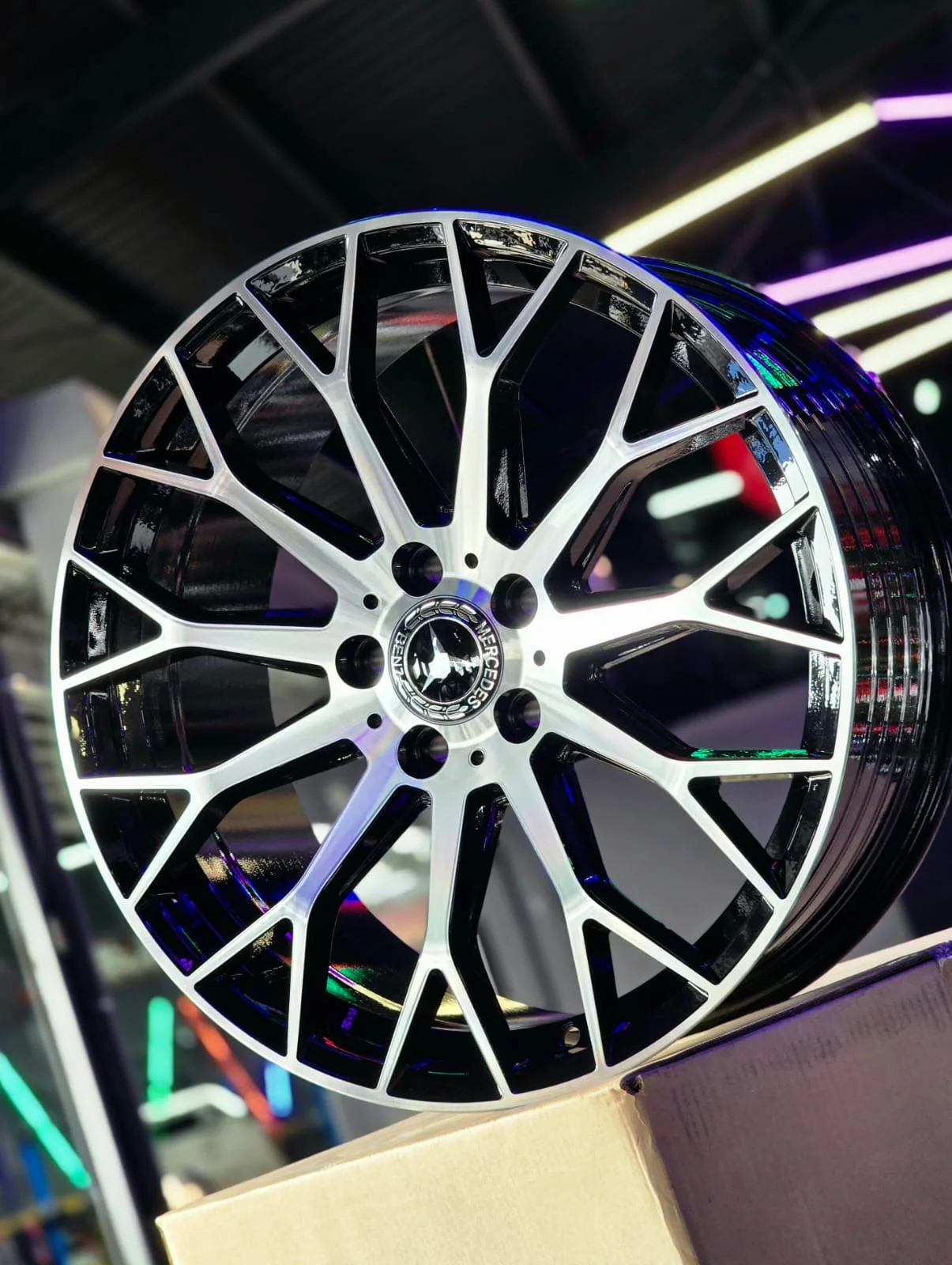 AD9M5H-51 19X8.5 5X112 ET40 CB66.56 + AD9M5H-52 19X9.5 5X112 ET45 CB66.56