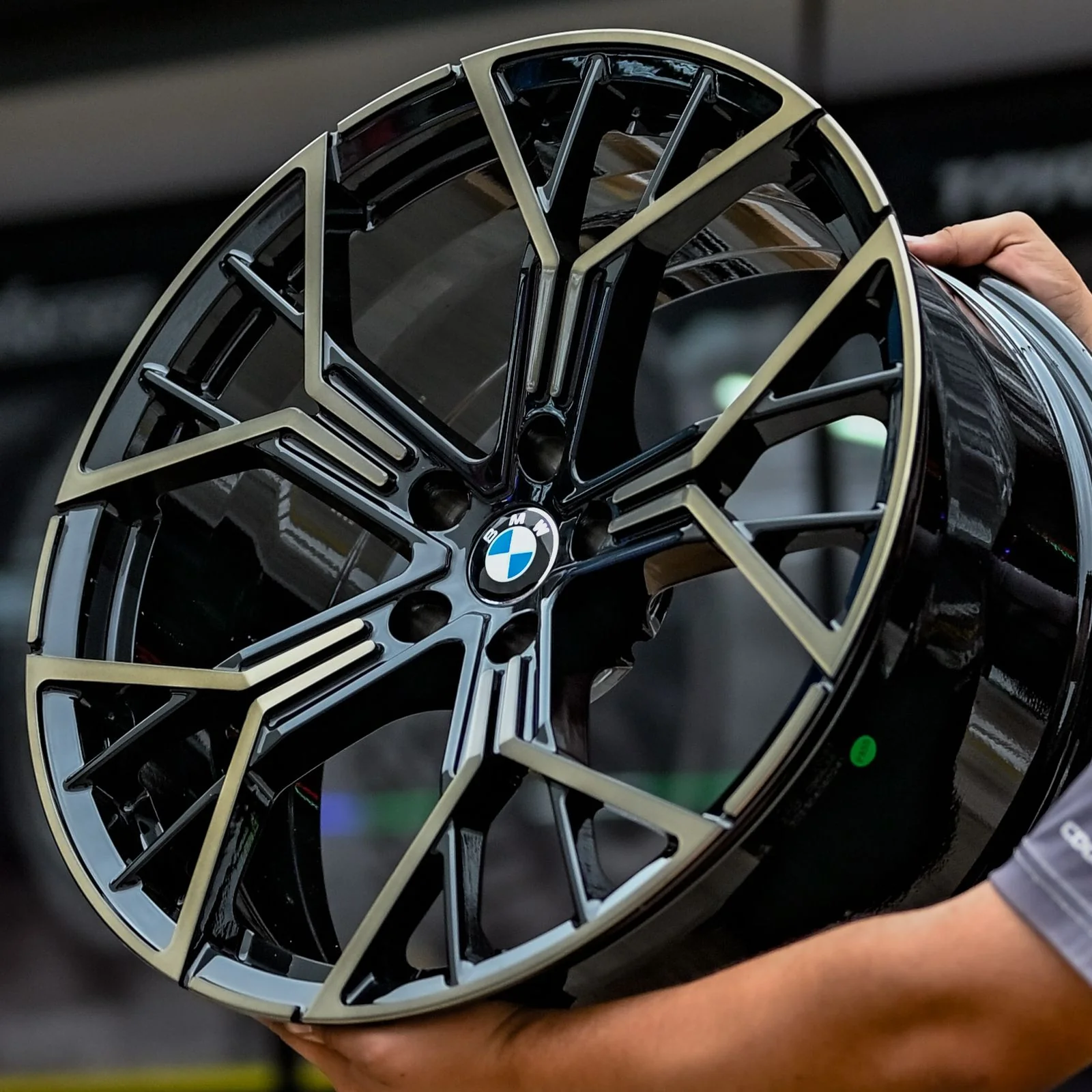 AV5HM-17 20X8.5 5X112 ET25 CB66.56 + AV5HM-18 20X9.5 5X112 ET30 CB66.56