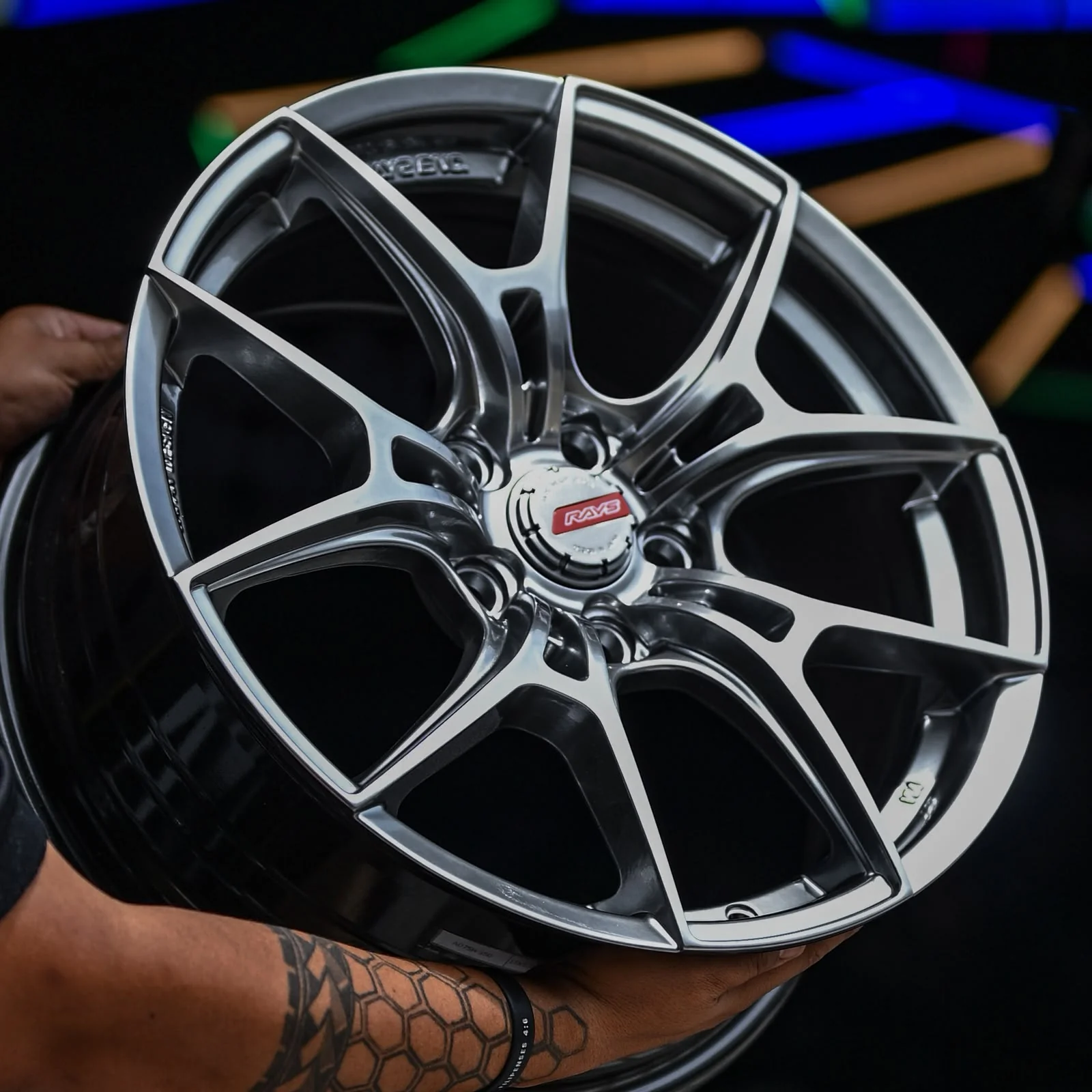 AD75H-550 17X7.5 5X114.3 ET38 CB73.1