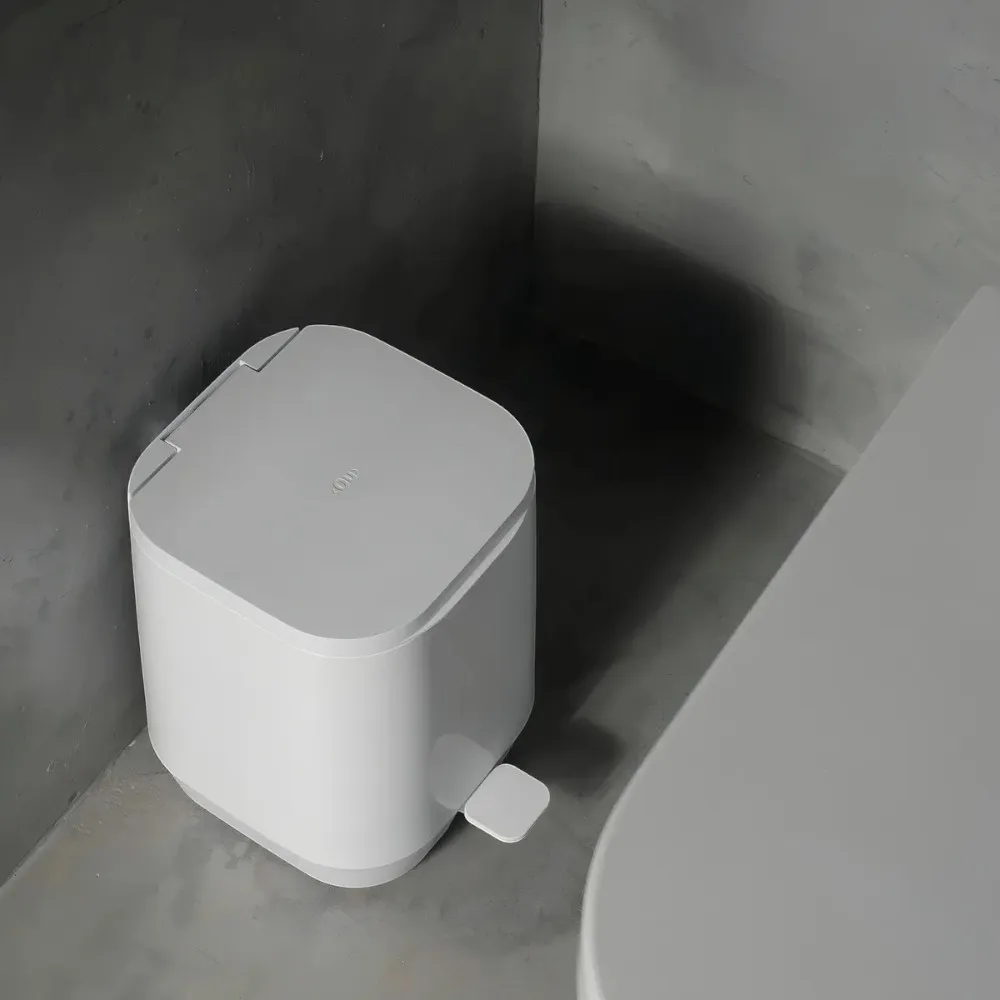 Basurero plástico rectangular con pedal 6 litros
