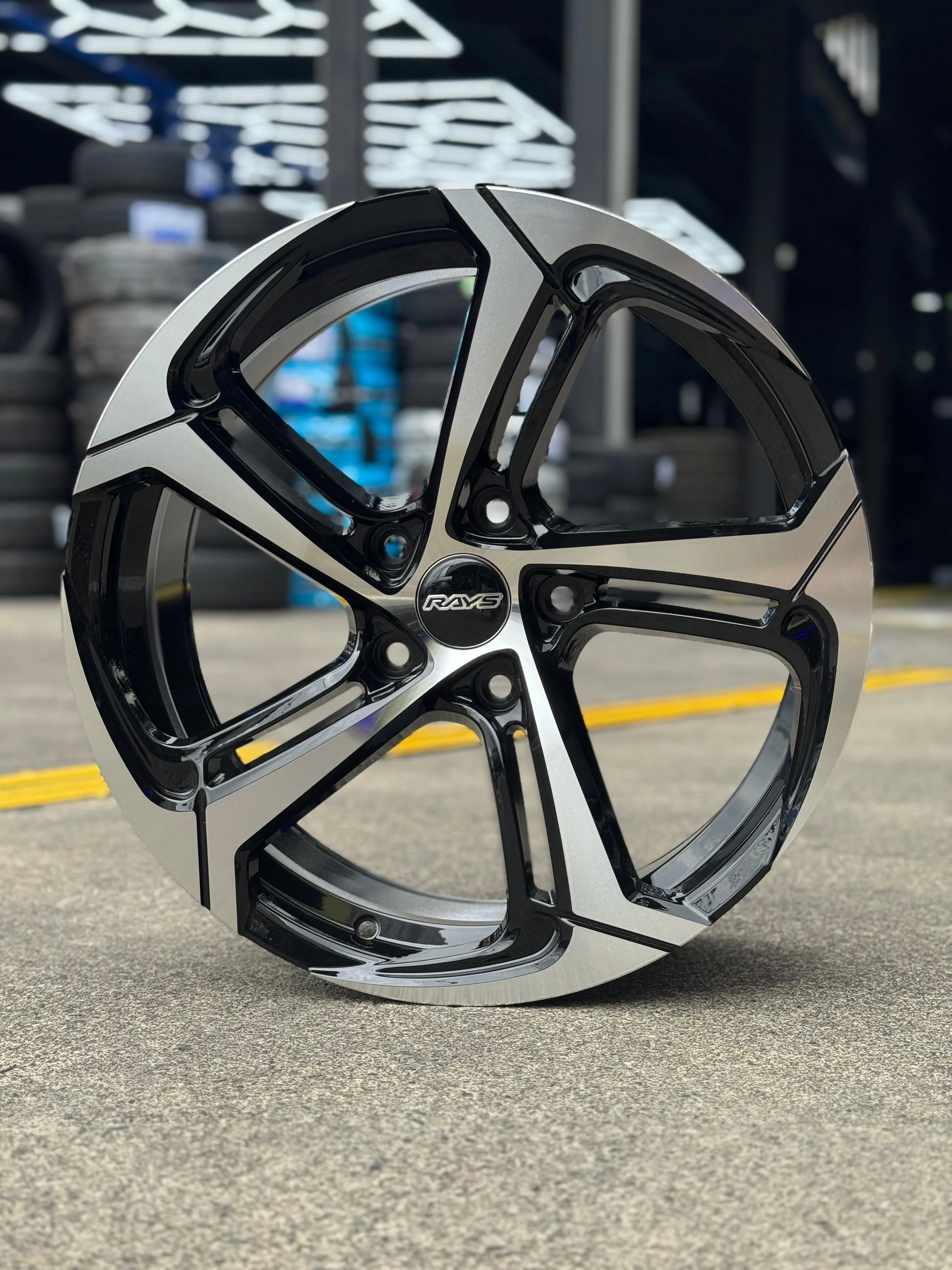 AD8BMW5H-40 18X8.0 5X120 ET35 CB72.6