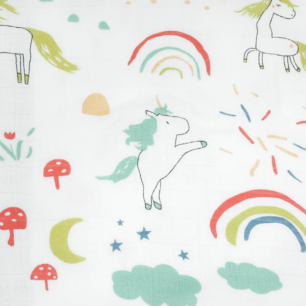 Frazada muselina multicolor con estampado de arcoiris para bebé