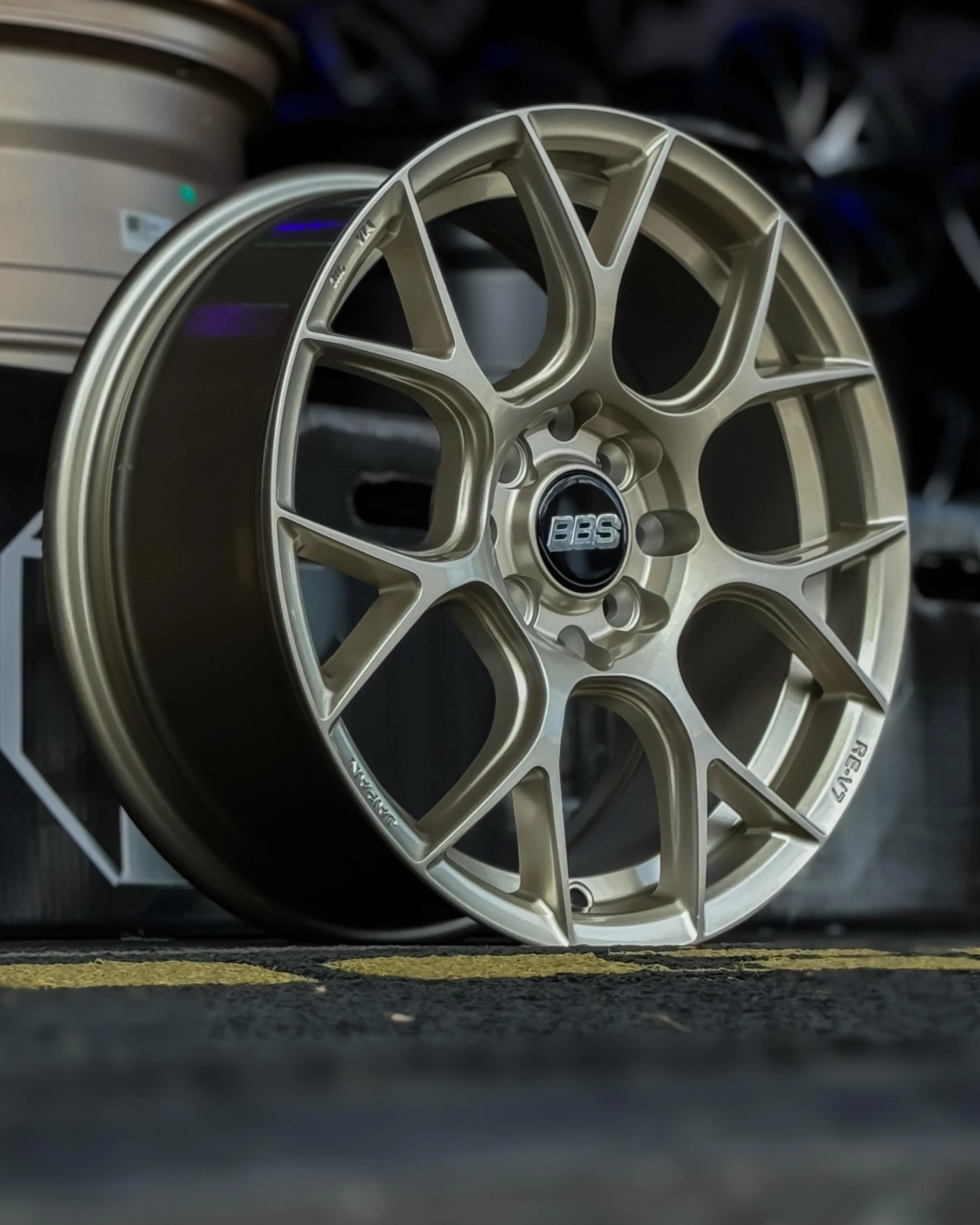 AQX74H-568 15X6.5 8X100/114.3 ET38 CB73.1
