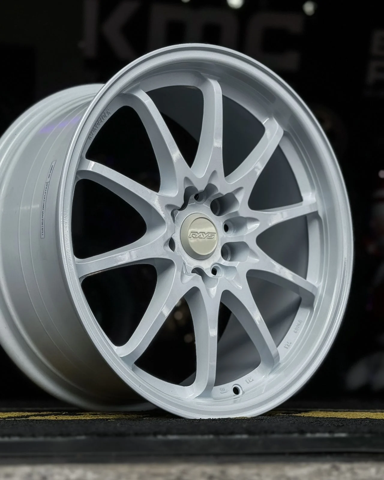 AD85H-194 18X8.5 5X114.3 ET38 CB73.1